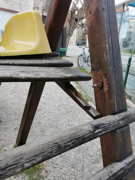 Igralište u Zatonu primjerenije za vojni poligon nego za dječju igru: ‘Vire hrđavi vijci od 20 centimetara’