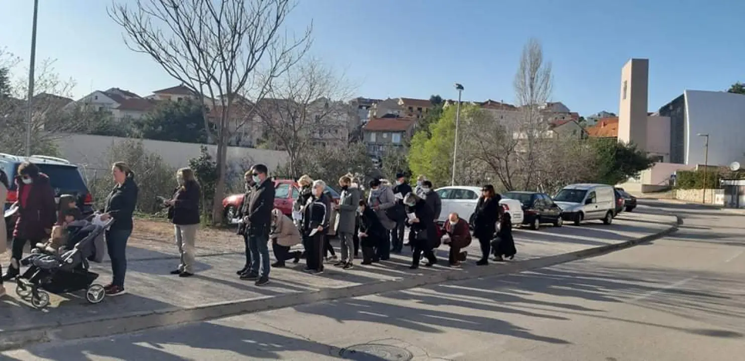 Na Vidicima održan Križni put od crkve sv. Petra do crkve sv. Mare