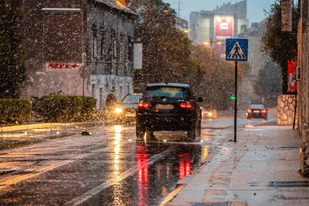 Već je debelo proljeće, a u Šibeniku pada snijeg: Zadnji put tako je bilo 2018. godine 