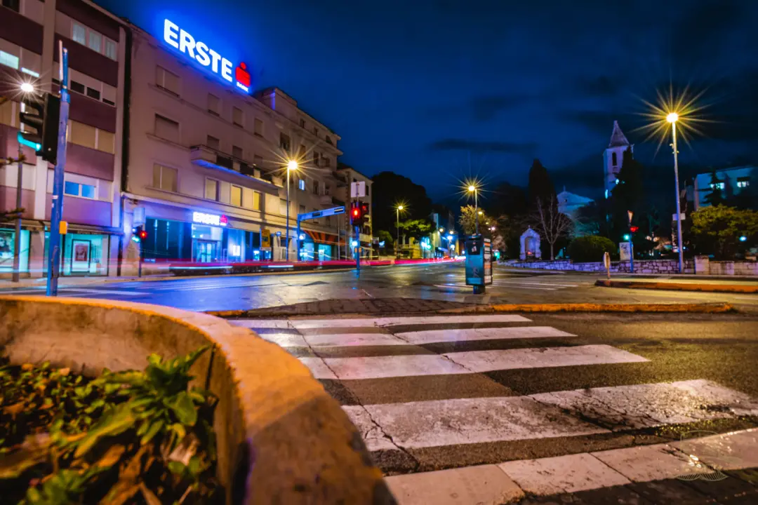 Glavni gradski parking ovako je izgledao 2018. godine: Nedostaju li vam automobili, stabla, beton...?