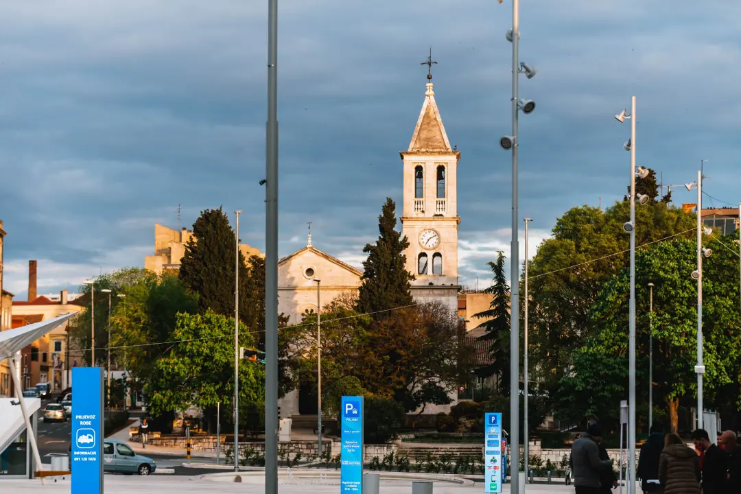 Proljetni zalazak sinoć je nebo iznad Šibenika pretvorio u pravu umjetničku sliku!