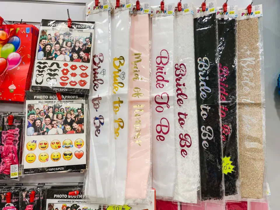 Smile T-shirt &amp; party store nudi personalizirane poklone i dekoracije za zabavu po super cijenama! 