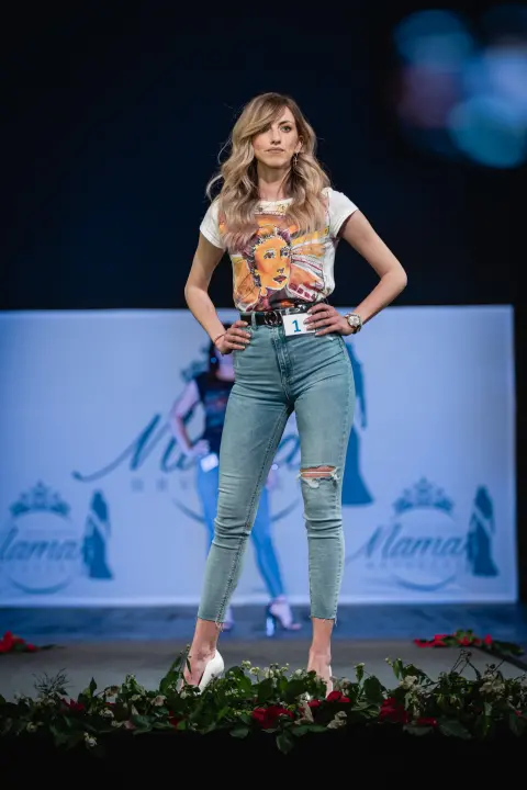 U šibenskom kazalištu održan izbor za najljepšu mamu: Vedrana Halinčić Bakšić i Ljubica Bulić ponijele lente