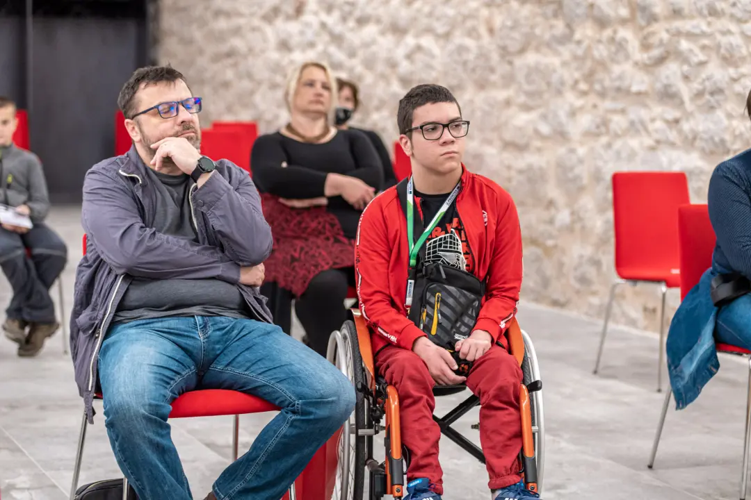 Održano prvo predavanje inkluzivnog vertikalnog plesa u sklopu platforme 'Tamna strana mjeseca'