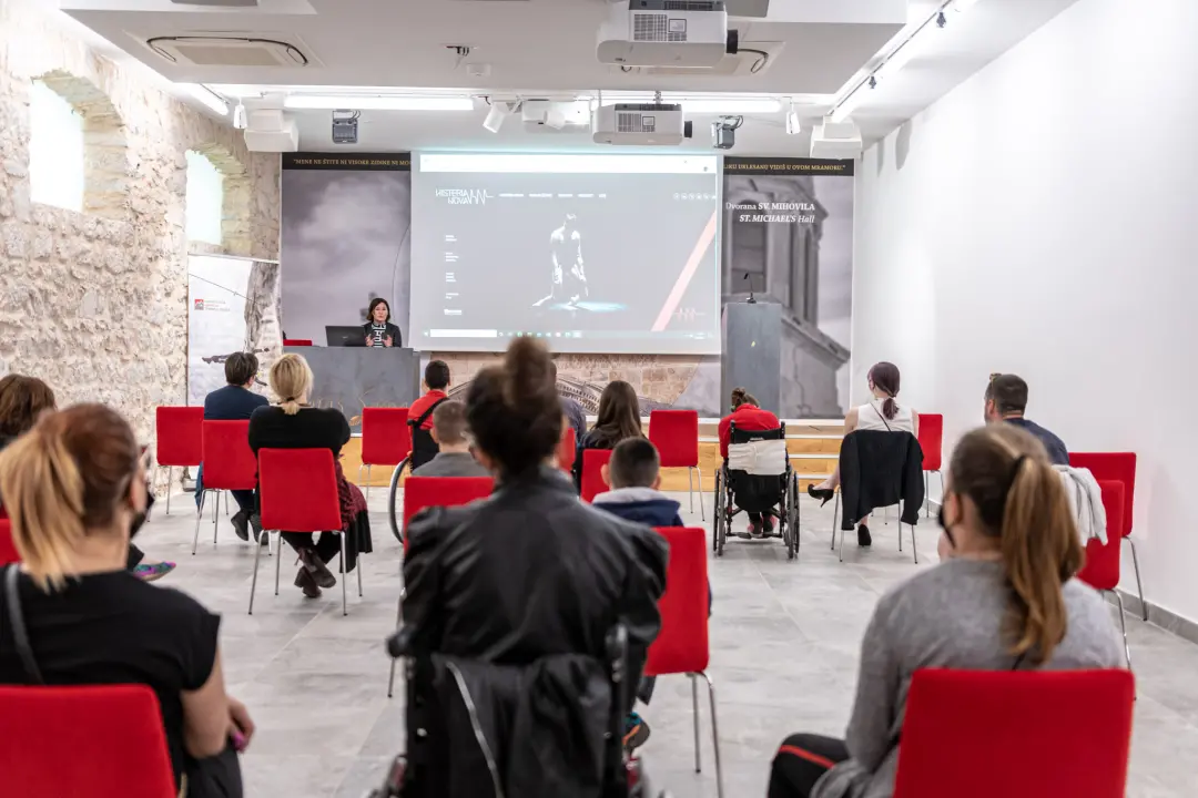 Održano prvo predavanje inkluzivnog vertikalnog plesa u sklopu platforme 'Tamna strana mjeseca'
