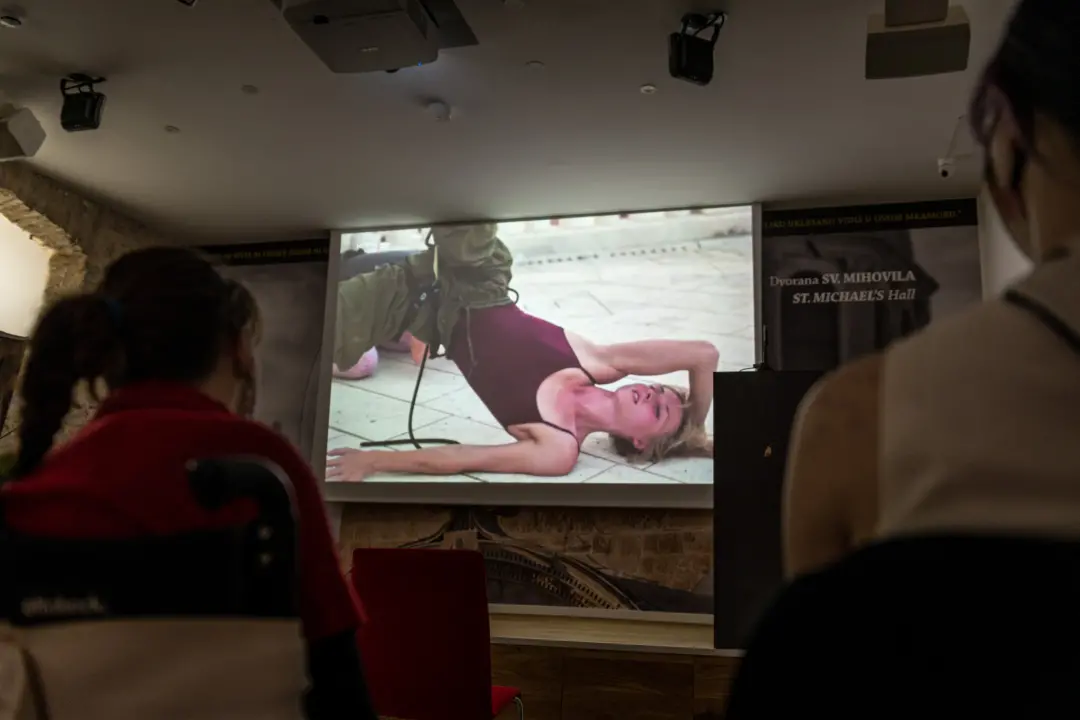 Održano prvo predavanje inkluzivnog vertikalnog plesa u sklopu platforme 'Tamna strana mjeseca'