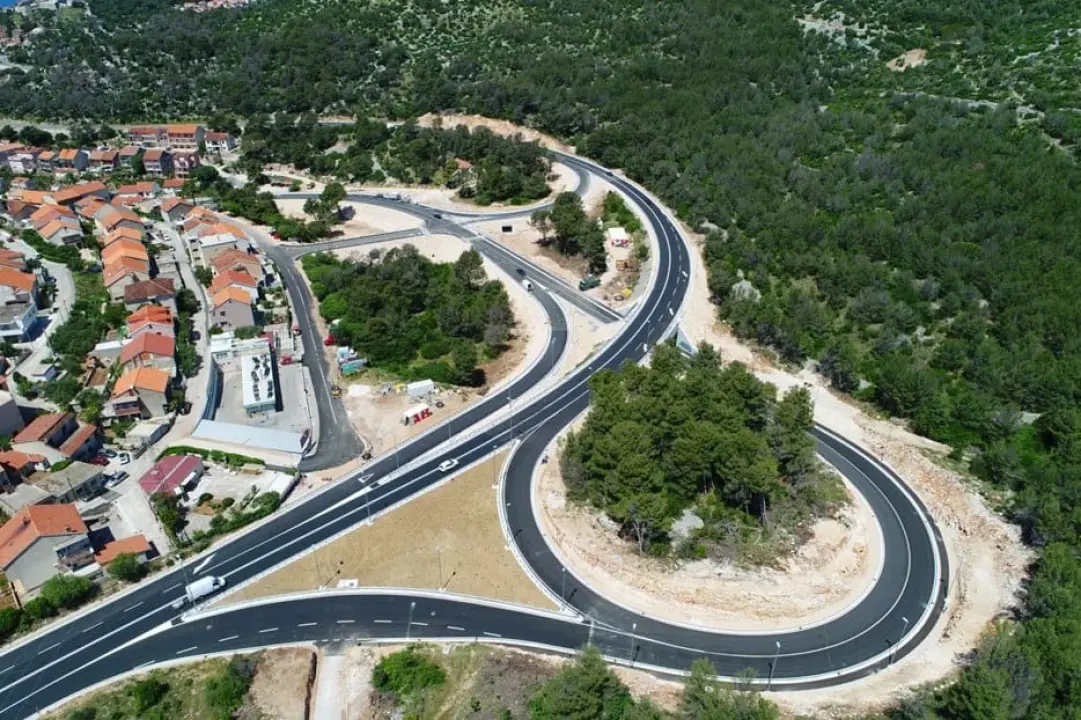 Burić prije izbora požurio obići čvor Rokići pa nabrajao projekte u planu: 'Djeca s Meteriza moći će biciklom sigurno do brodaričkog mosta'  