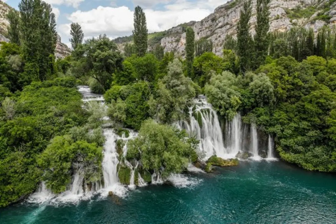 S ulaznicom za Roški slap razgledajte još Burnum, Manastir Krka, Visovačku kuću, Oziđanu pećinu...