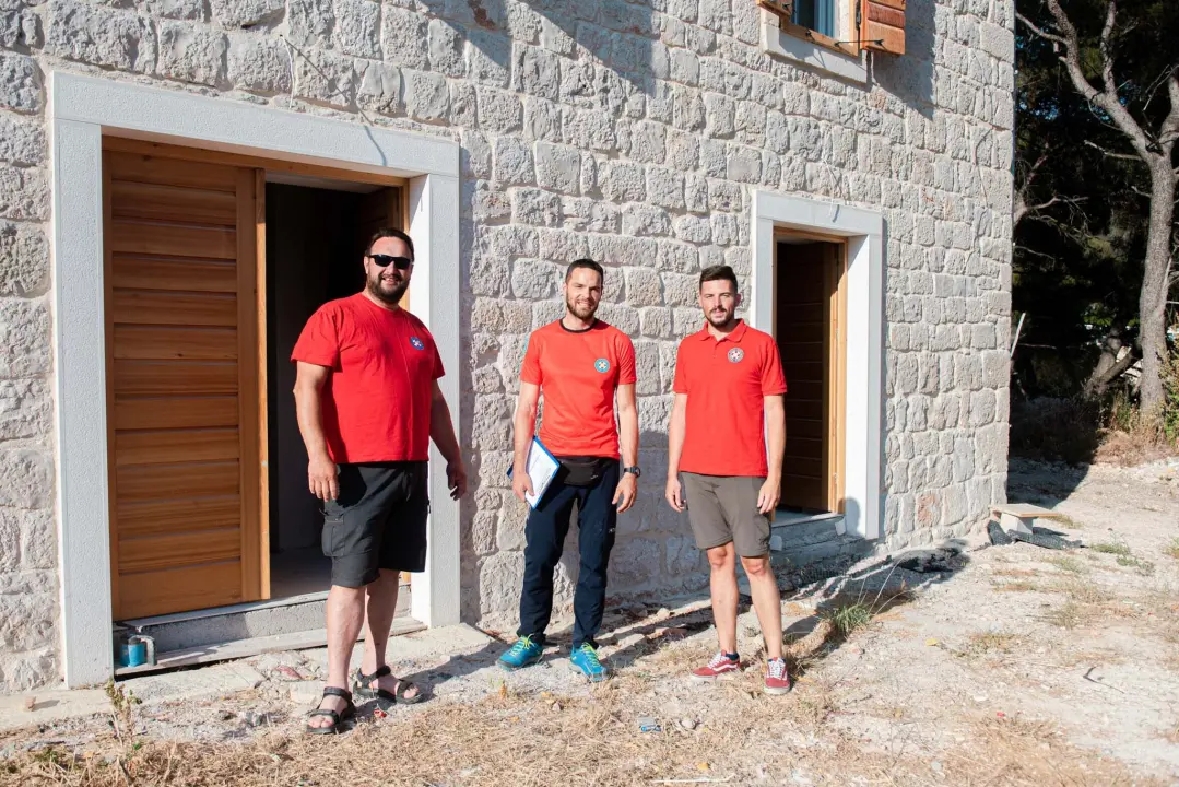 Obišli smo novi dom HGSS-ovaca u Rokićima: Otkrili su nam koje potrage najviše pamte i usput razbili neke poznate mitove