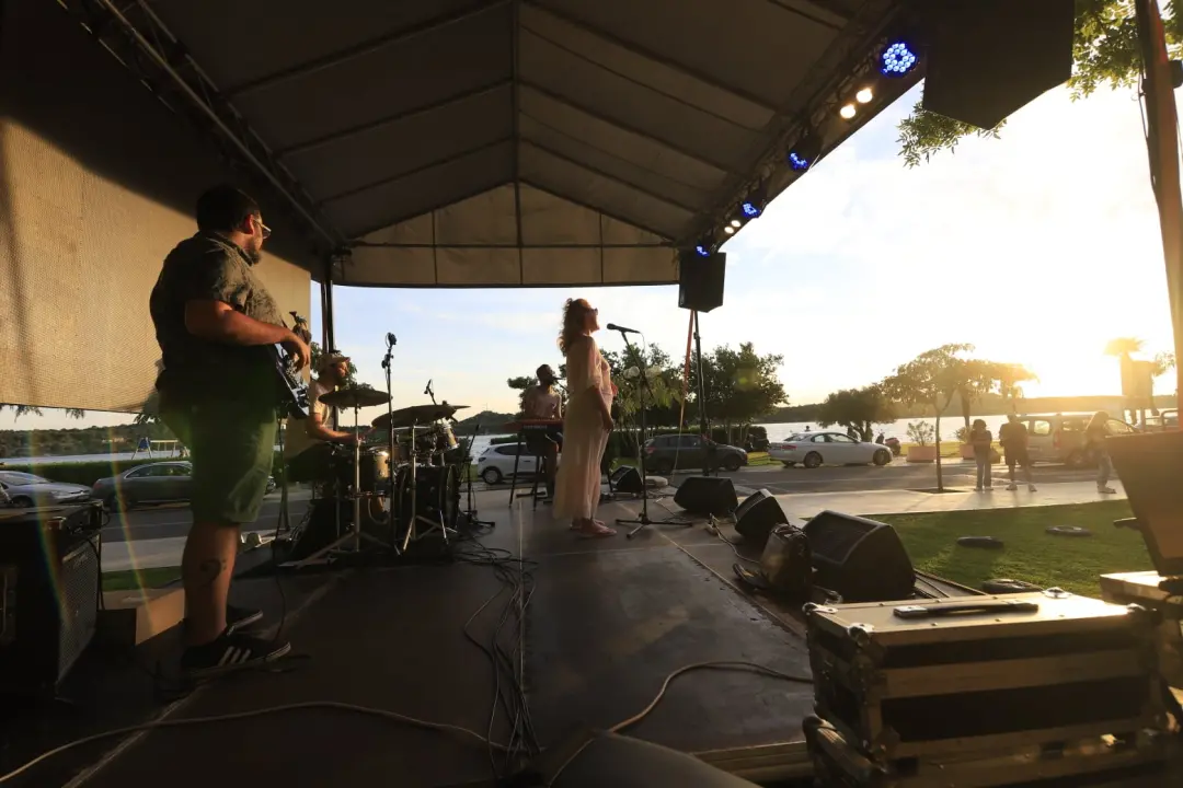 Bloom otvorio sezonu: Šibenski pop dragulj predstavio prvi album