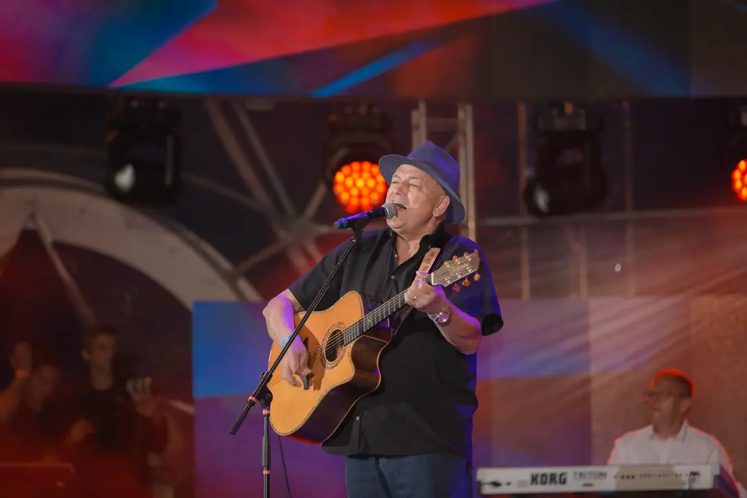 Počelo estradno ludilo u Vodicama: Pogledajte atmosferu prve večeri CMC festivala
