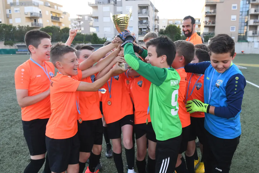 'Tići' iz HNK Šibenik prvaci županije: 'Djeci kapa do poda, sve je ovo samo njihova zasluga' 