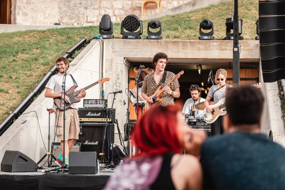 Rock 'n' Roll fešta na tvrđavi sv. Mihovila: Hrpa bendova, odlična glazba i raspoložena publika