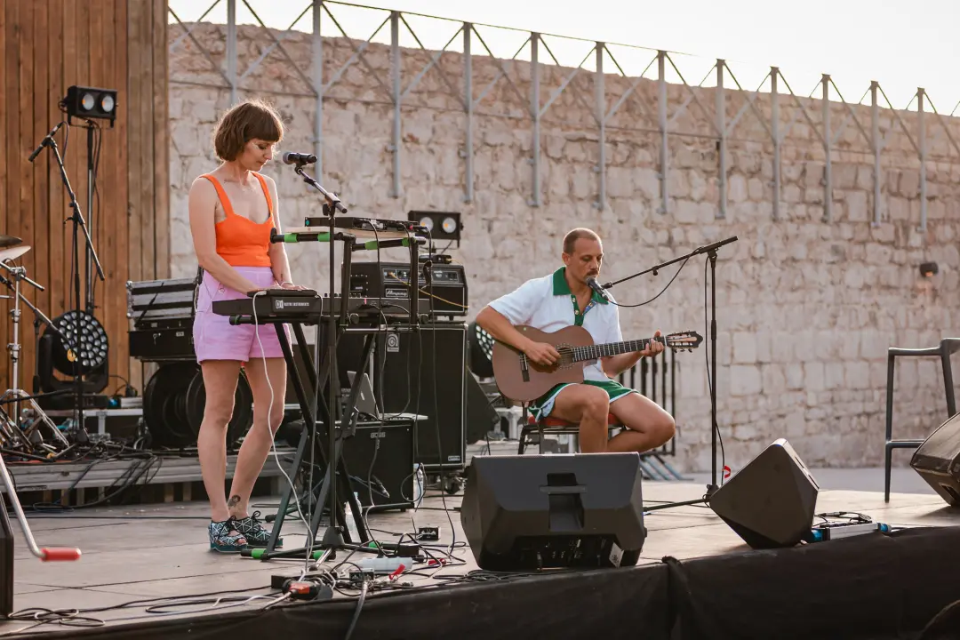 Šibenski bendovi Magul i The Fogsellers rasplesali publiku na drugom danu Let’s Rock festivala na sv. Mihovilu