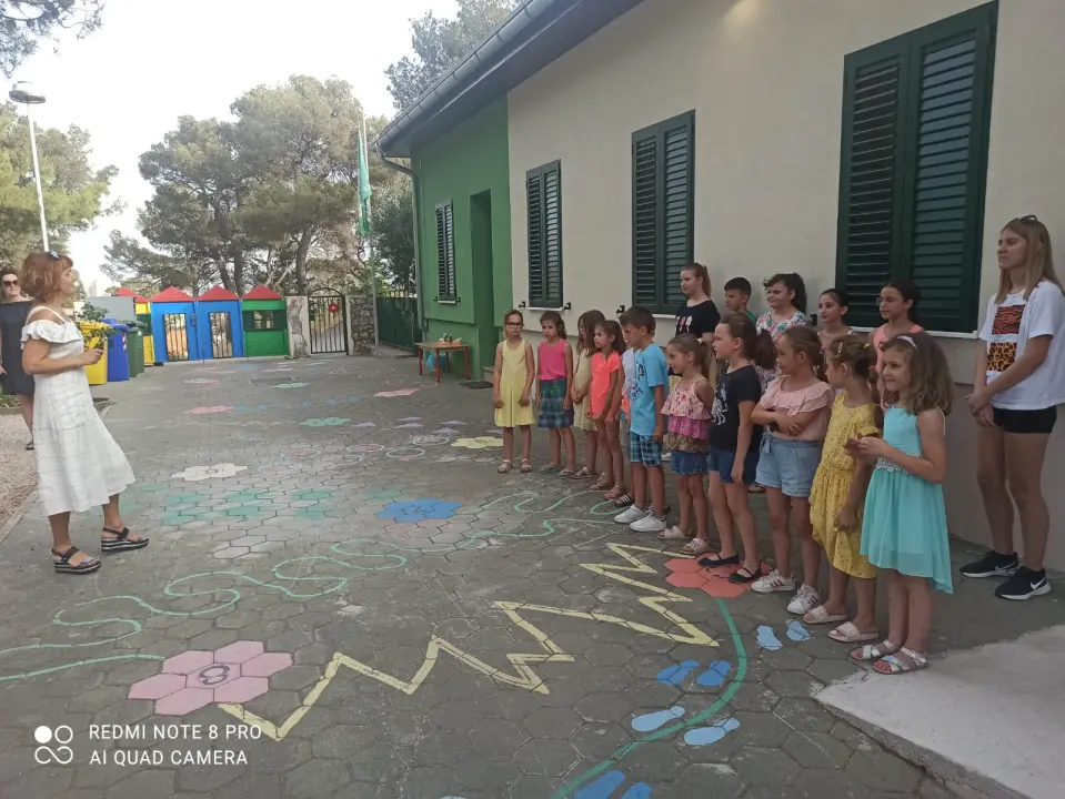 Djeca koja idu u školske klupe oprostila se od zbora Cvrčak uz druženje i pjesmu