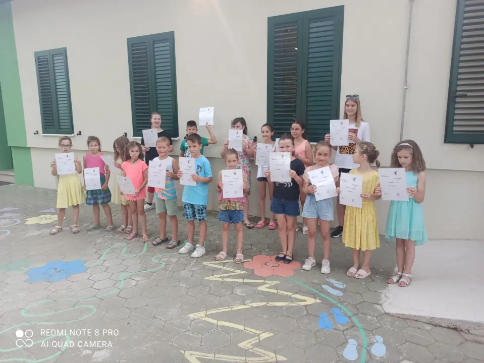 Djeca koja idu u školske klupe oprostila se od zbora Cvrčak uz druženje i pjesmu