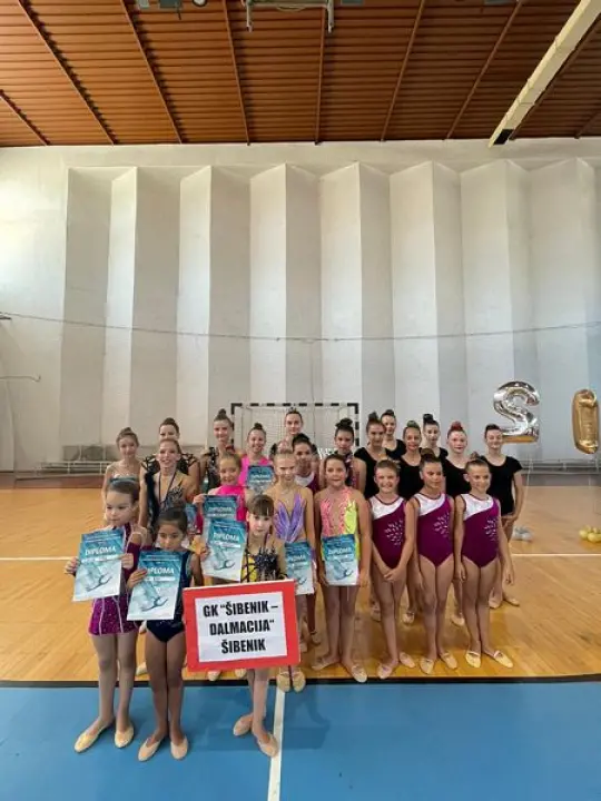 Gimnastičarke Šibenik-Dalmacije predstavile se u sjajnom svjetlu, osvojile mnoštvo medalja