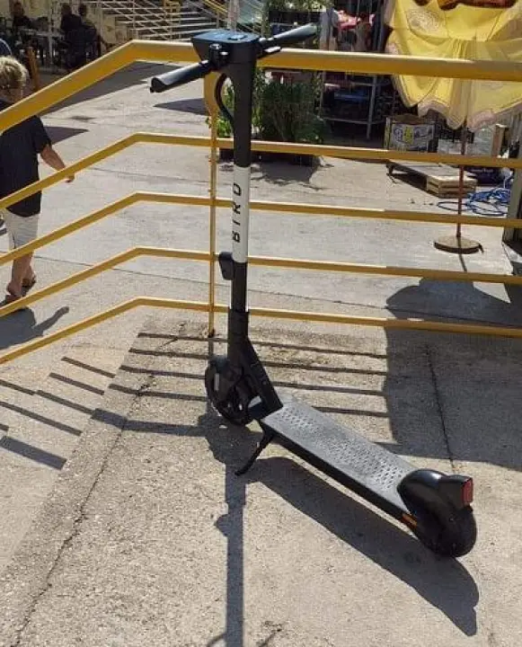 Zašto su električni romobili razbacani po cijelom gradu? 'Trenutni sistem očito ne funkcionira, sazvali smo sastanak…'    