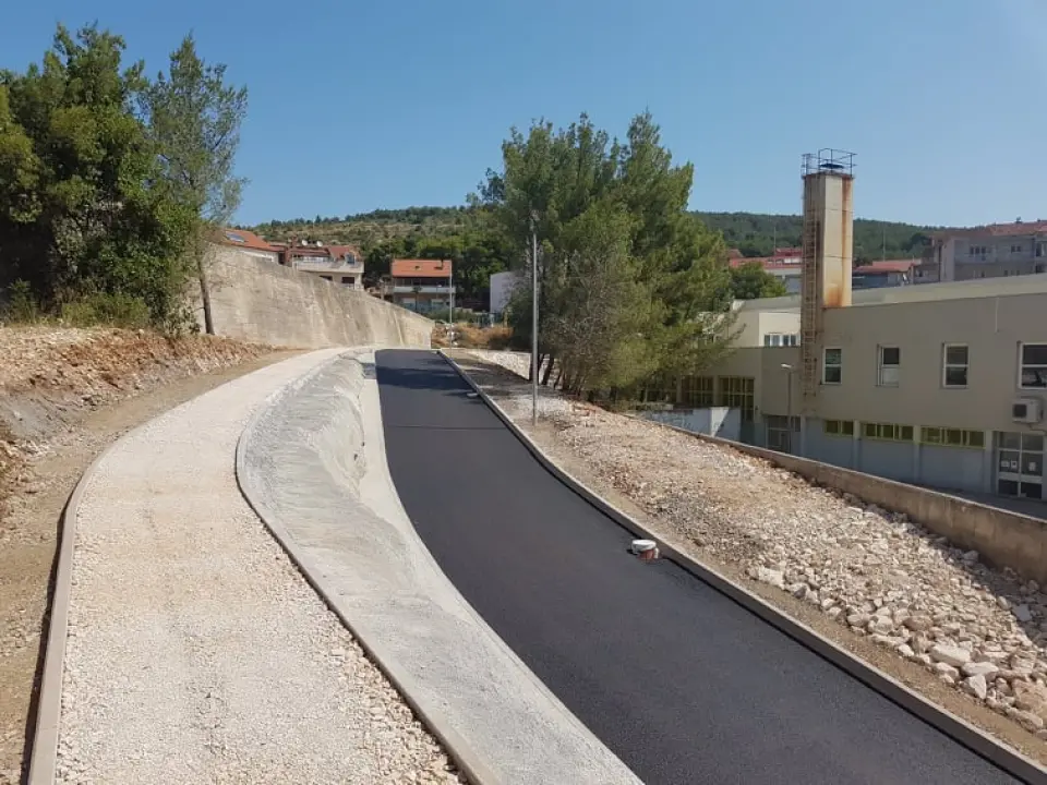 Do kraja kolovoza bivši Njegošev trg više neće biti slijepa ulica: Postavljen prvi sloj asfalta 