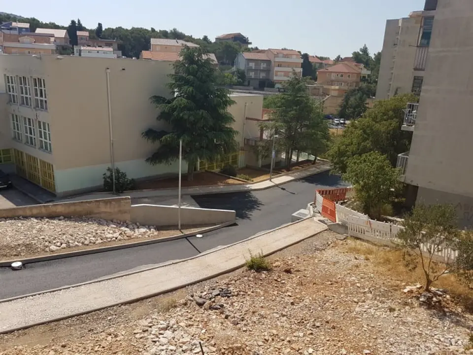 Do kraja kolovoza bivši Njegošev trg više neće biti slijepa ulica: Postavljen prvi sloj asfalta 