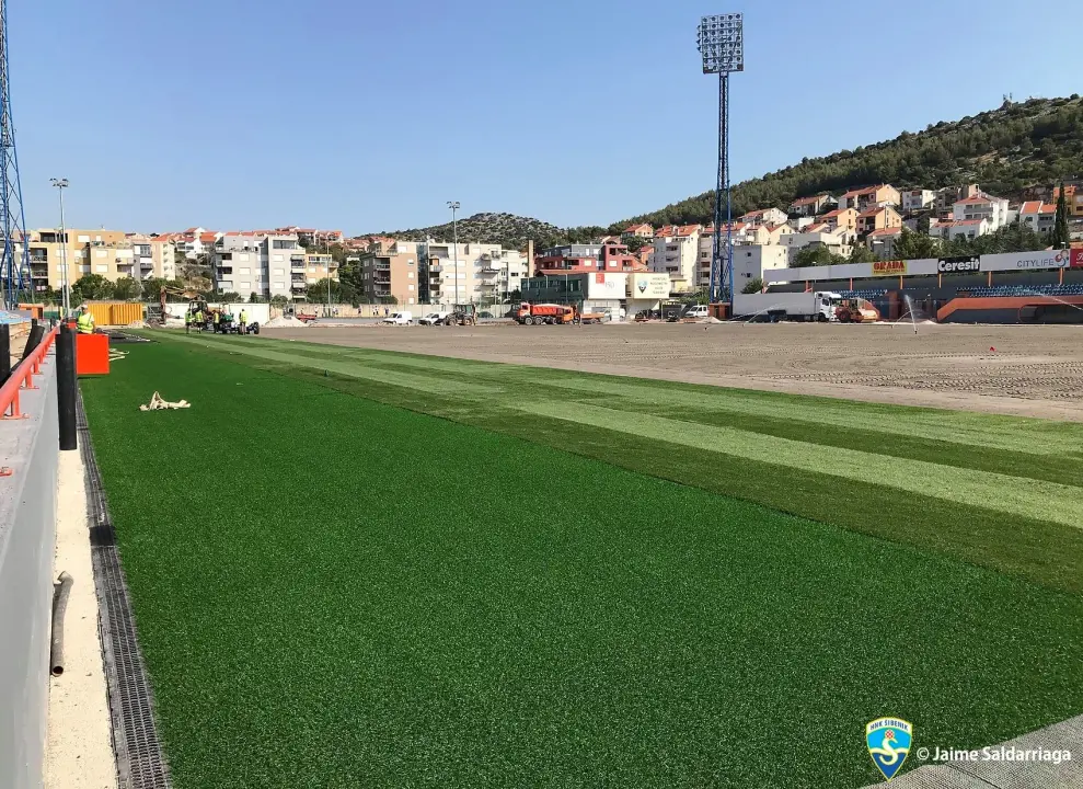 Hibridni travnjak postavlja se na Šubićevcu: Sve bi trebalo biti gotovo do 10. kolovoza 