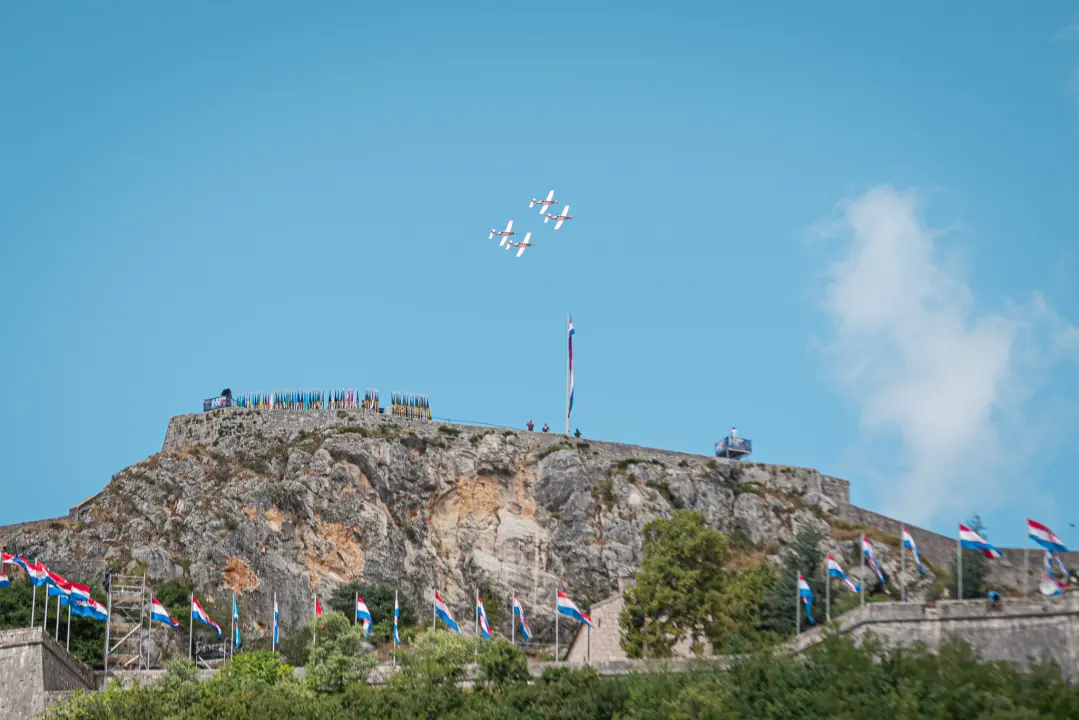 Obilježavanje 26. obljetnice VRO Oluja: Pogledajte kako je jutros bilo u Kninu 