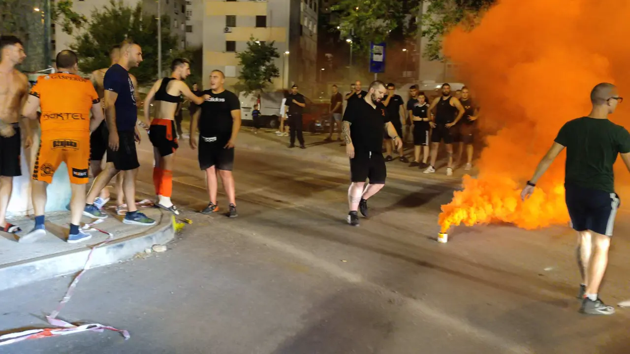 Euforija ispred stadiona: Navijači i igrači slavili pobjedu Šibenika