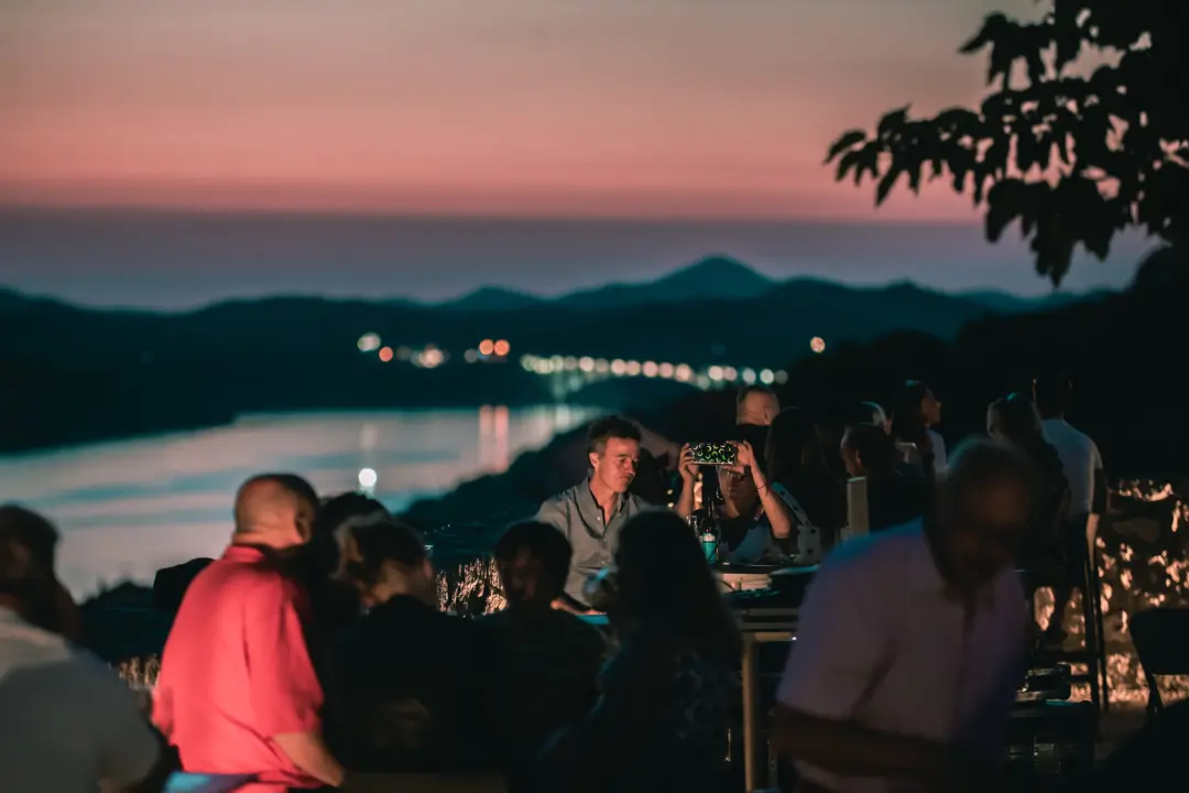 Na Baroneu se sinoć slušala opera pod zvijezdama, evo dijela atmosfere 