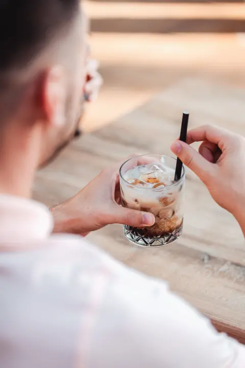 Terasa hotela Jadran ovog ljeta ‘vraćena’ Šibenčanima, a svirke uživo nastavljaju i nakon sezone! 