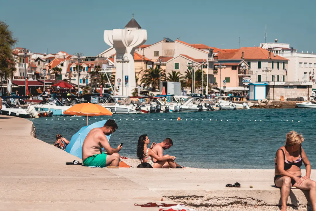 Vodičke plaže i dalje mirišu na ljeto: Mjesta za ručnike ima i viška, u restoranima i barovima stol se pronađe bez problema!