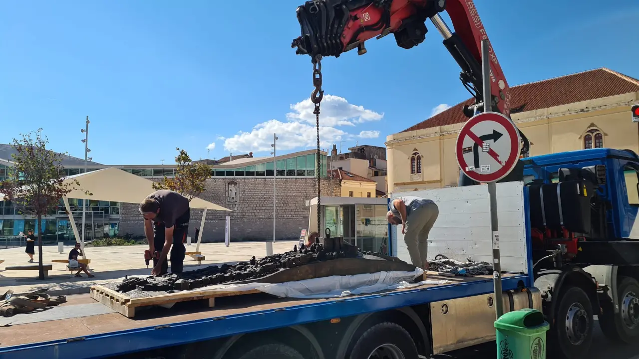 Skulptura Zvonimira Vile stigla pred gradsku upravu, svečano otkrivanje u srijedu
