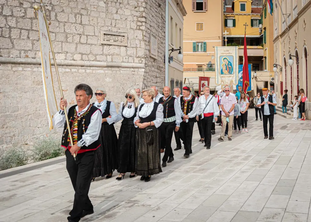 Tradicionalnom procesijom i misom Šibenčani proslavili Dan grada: Donosimo fotogaleriju 