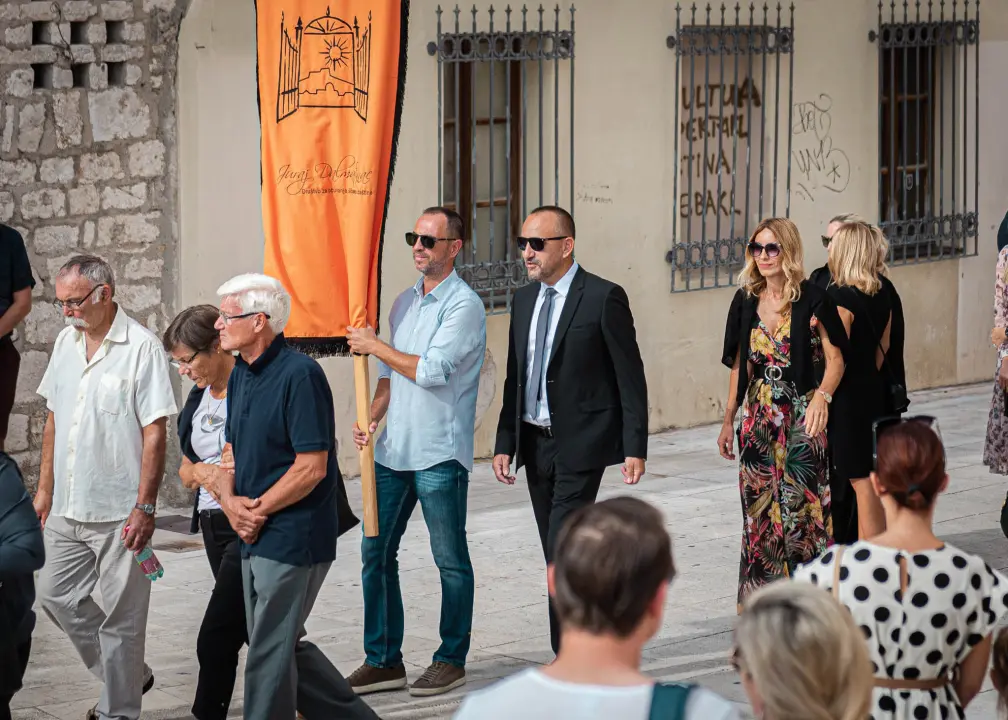 Tradicionalnom procesijom i misom Šibenčani proslavili Dan grada: Donosimo fotogaleriju 