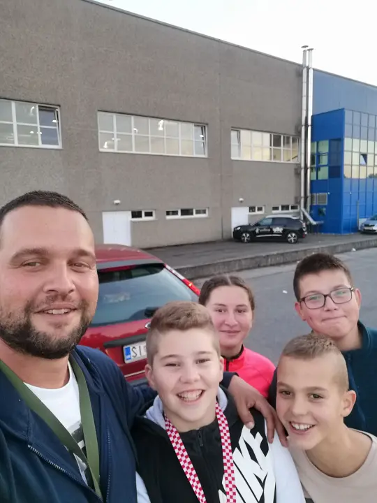 Mali Drnišanin Ilija Sučić u premijernom nastupu postao viceprvak države u karateu