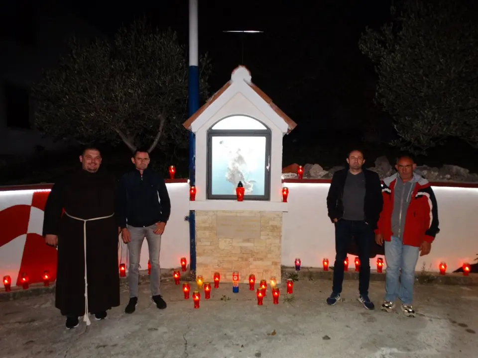 Vukšićani zapalili svijeće za Škabrnju i Vukovar