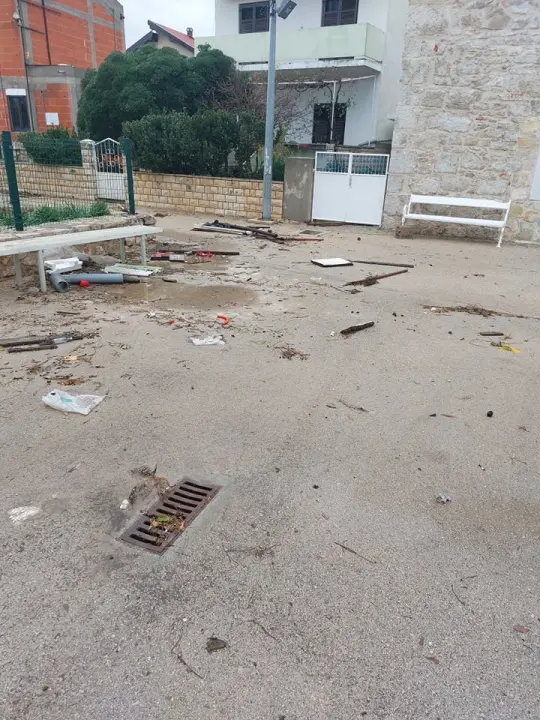 Evo kako Kaprije izgleda nakon nevremena: 'To je zbog gomilanja smeća, nitko od zaduženih ne vodi računa o tome' 