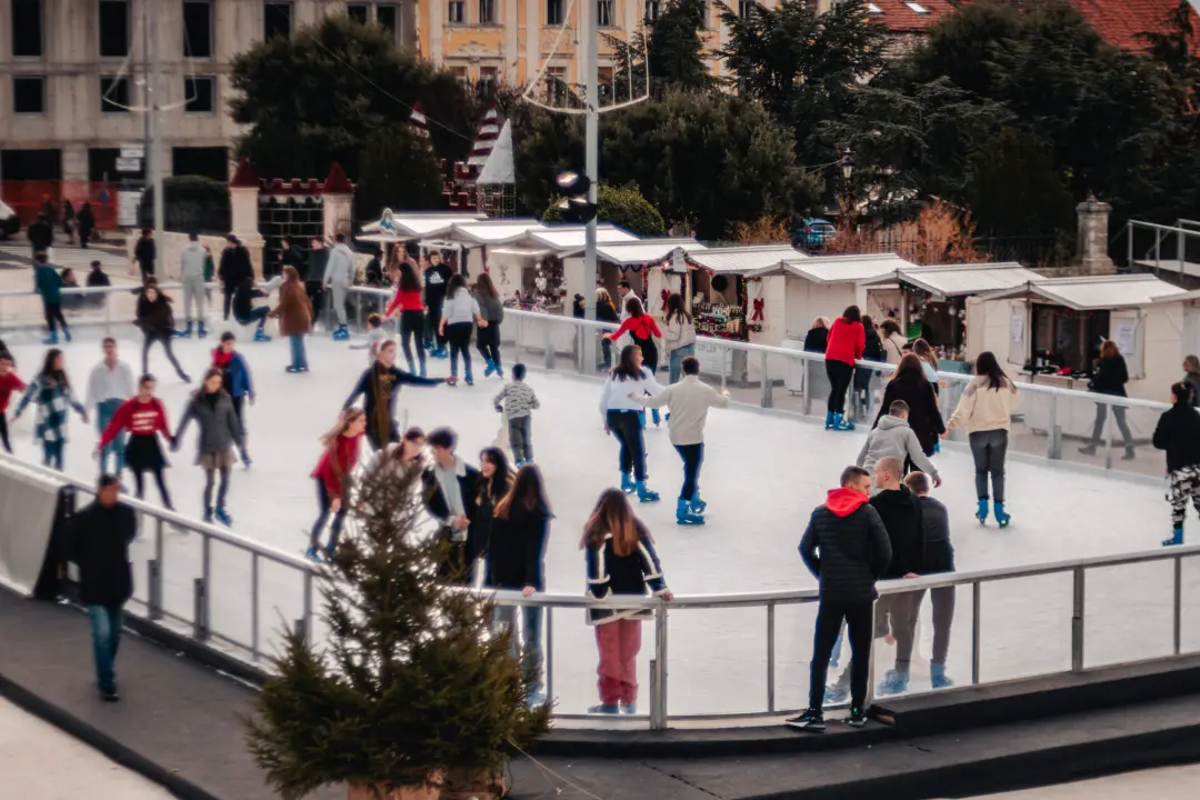 Vitićevo klizalište postalo omiljena jutarnja zabava šibenskih učenika