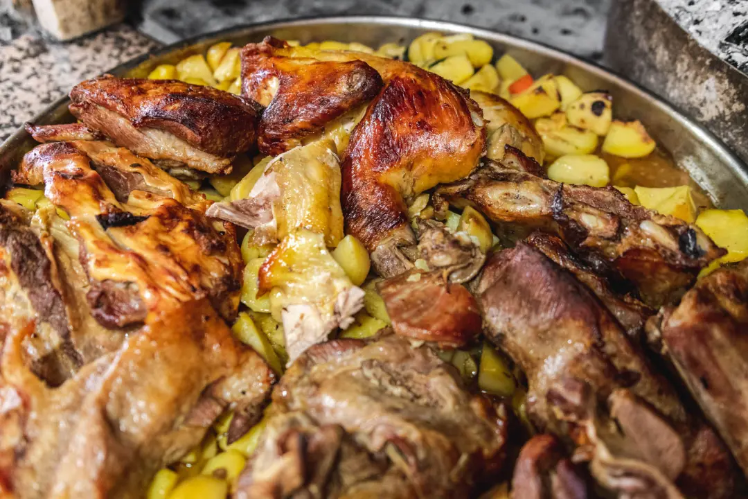 U Antinom guštu guštajte u slasnim jelima ispod peke ili s ražnja!  
