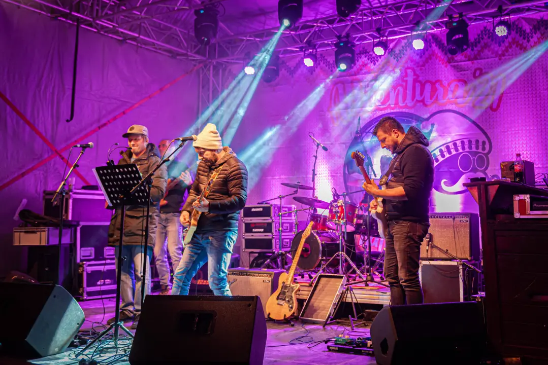 Teke Yeke okupili su se iz dosade, ali u đardinu su bili poprilično zabavni