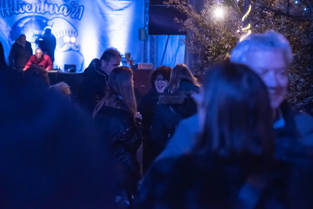 Disco Gimnazija u đardinu vratila Šibenčane u dobra stara vremena: Pogledajte kako je bilo 