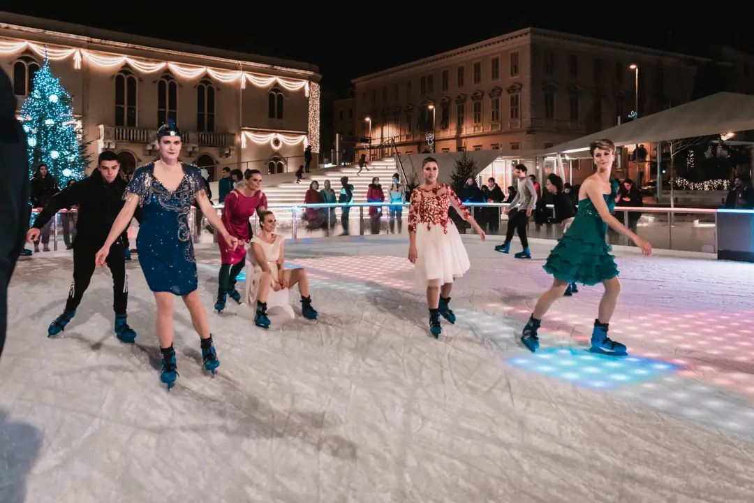 Modna bajka na Vitićevom moru: Šibenčanke klizale u vintage raskošnim haljinama!