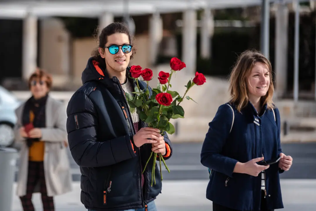 Kiša ubila romantiku Valentinova u Šibeniku: Na Poljani ruže, dječak Paško, nešto djece i slučajni prolaznici