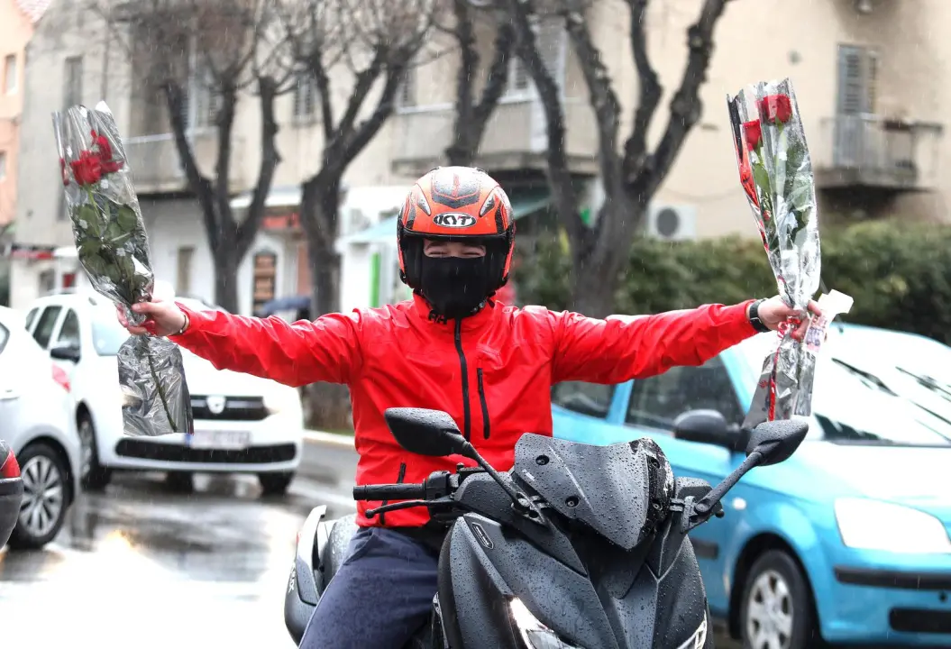 Od jutros gužve u cvjećarnama: Šibenčani vole klasiku, za Valentinovo najviše kupuju crvene ruže 