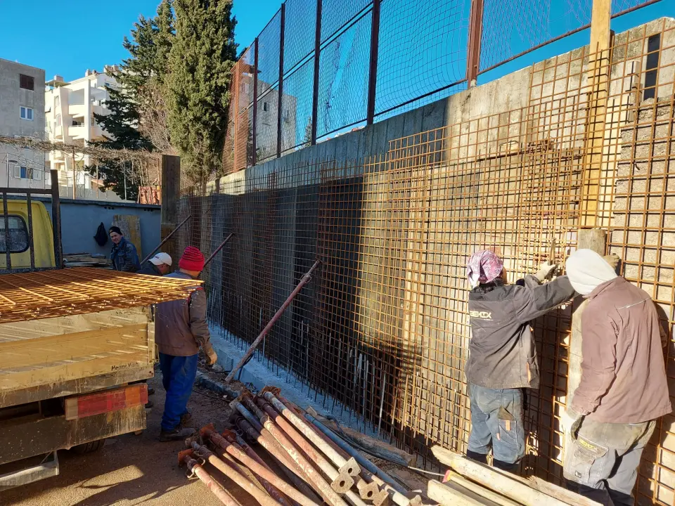 Na području grada radovi na više lokacija: Rekonstruira se zid na Šubićevcu i cesta na bivšem Njegoševom trgu  