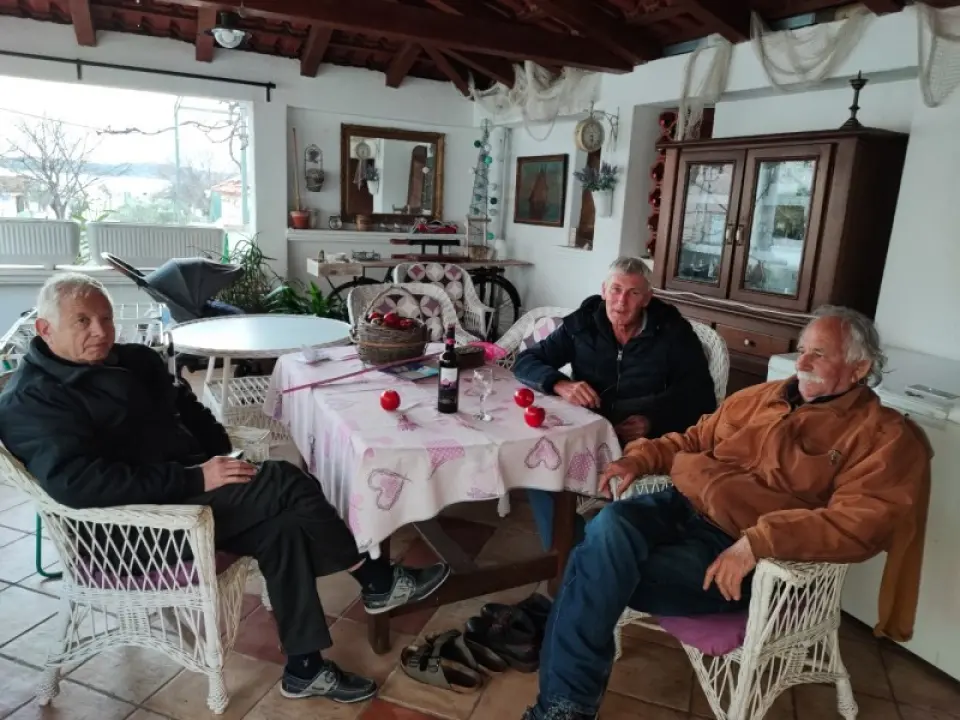 Proljeće u veljači, lipo vrime, a ko to more platit: Foto đir po Vodicama