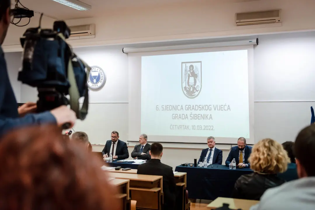 Aktualni sat: Saznali smo datum otvorenja sv. Ivana, kada novi autobusi počinju voziti i je li Šibenik spreman za nuklearni napad