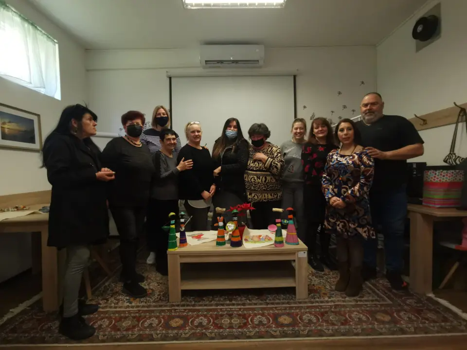 Šibenske umirovljenice izradile platnene vrećice za Udrugu Liga protiv raka i Udrugu Aurora  