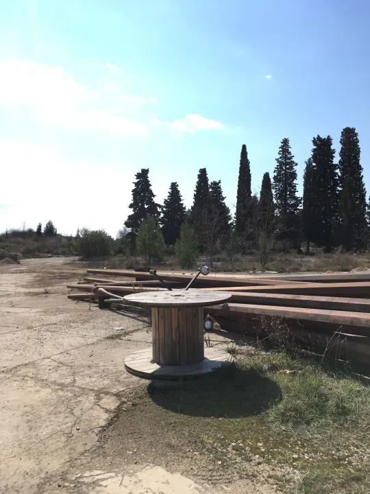 Stara rasvjeta s rive završila na TEF-u okružena tonama građevinskog i drugog otpada!
