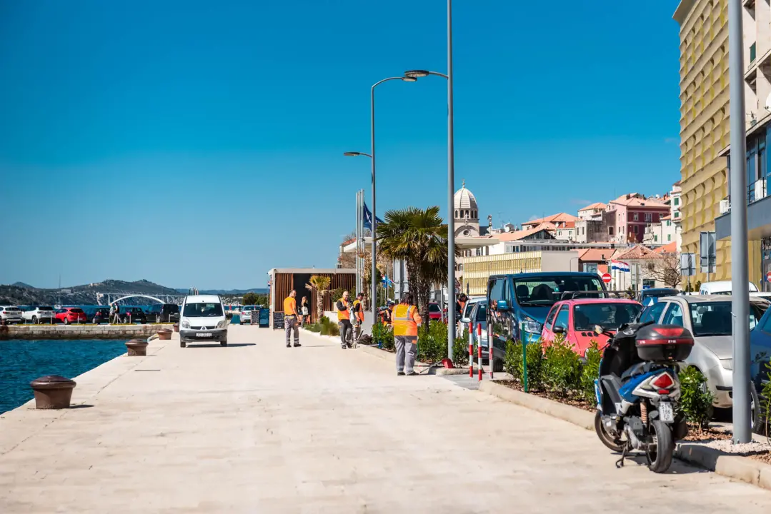 Riva do sezone u kompletno novom ruhu: Nakon zamjene rasvjete počelo uređenje zelenih površina  