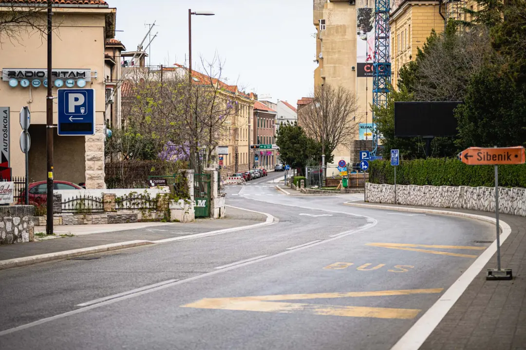 Šibenik je na današnji dan 2020. godine bio pust, trebale su nam potvrde za napustiti županiju, a imali smo puno manje slučajeva nego danas